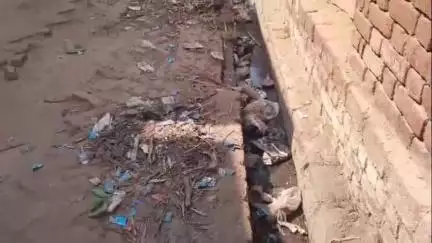 पुवायां: सफाई कर्मचारी की सामने आई लापरवाही गांव में लगे गंदगी के ढेर, सिंधौली विकासखंड के  बाजपुर गांव का मामला #jansamasya