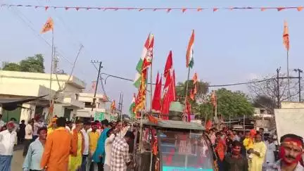 शिकारीपाड़ा मैं शोभायात्रा निकाली गई रैली