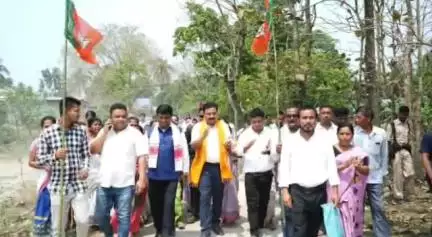 বজালী ভাগ: গোপীনাথ গাঁও পঞ্চায়তৰ সত্ৰবৰলা গাঁ‌ৱত গাঁ‌ও চলো অভিযানৰ অংশ হিচাপে অনুষ্ঠিত সভাত মন্ত্ৰী ৰণিজৎ কুমাৰ দাসৰ অংশ গ্ৰহণ