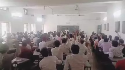 बाजना: जिला पंचायत उपाध्यक्ष व शिक्षा समिति के अध्यक्ष ने वार्षिक परीक्षा परिणामों को लेकर बाजना ब्लॉक में की समीक्षा बैठक