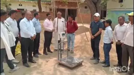 नावानगर: नोखपुर के गेहूं क्रय केंद्र और व्यापार मंडल गोदाम का एफसीआई के कार्यकारी निदेशक ने किया निरीक्षण