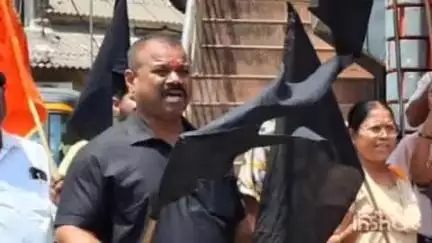 उरण: शिवसेना उरण तर्फे शिवसेना कार्यालय येथे महाराष्ट्राचे कृषिमंत्री माणिकराव कोकाटे यांच्या शेतकऱ्यांबद्दलच्या बेजबाबदार