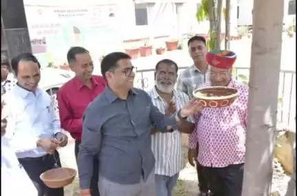 राजसमन्द प्रशासन का परिंडा अभियान, कलेक्ट्रेट से हुआ आगाज़, हर व्यक्ति बेज़ुबान पक्षियों के प्रति अपनी जिम्मेदारी निभाए