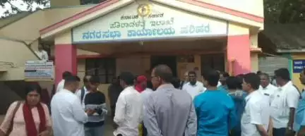 ಹರಿಹರ: ಹರಿಹರ ನಗರಸಭೆಗೆ ಲೋಕಾಯುಕ್ತ ಪೊಲೀಸರ ದಾಳಿ: ದಾಖಲೆಗಳ ತಪಾಸಣೆ