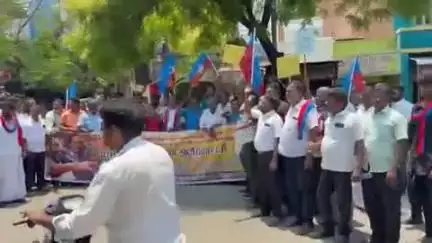 ஸ்ரீவில்லிபுத்தூர்: காமராஜர் சிலை முன்பாக விடுதலை சிறுத்தைகள் கட்சி சார்பில் மத்திய அரசை கண்டித்து ஆர்ப்பாட்டம் நடைபெற்றது