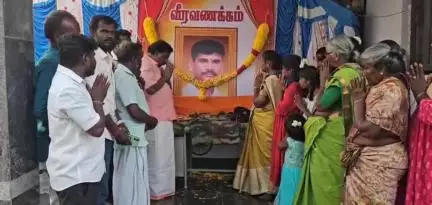 விராலிமலை: பூதக்குடியில் மறைந்த ராணுவ வீரர் குமாரின் திருவுருவப்படத்தை திறந்து வைத்த VCK மாநில பொறுப்பாளர் இரா.கிட்டு ஒன்றிய செயலாளர் புவனேஸ்வரி குமார் ஏற்பாடு