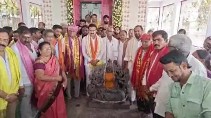 మరిపెడ: మరిపెడ మాకుల ఆలయంలో ఘనంగా మారెమ్మ తల్లి నూతన విగ్రహ ప్రతిష్టాపన కార్యక్రమం, హాజరైన ప్రభుత్వ విప్ రామచందర్ నాయక్