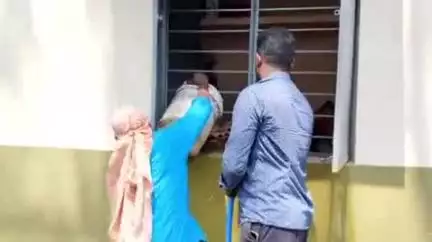 புவனகிரி: ஆதிவராகணத்தில் ஊராட்சி ஒன்றிய நடுநிலைப் பள்ளியில் சமையலறையில் சிலிண்டர் தீ பற்றி  எரிந்ததால் பரபரப்பு