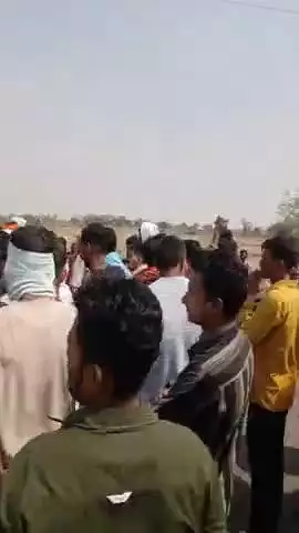 ganj basoda mandi mai kisaan Dora Kiya Gaya cakka jaam