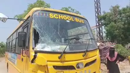 చివ్వెంల: దురాజ్పల్లి  HP పెట్రోల్ బంక్ వద్ద రోడ్డు ప్రమాదం... ట్రాక్టర్ ప్రైవేట్ బస్సు డీ
