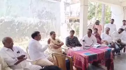 మునగపాక నిర్వాసితులతో ఆర్డీవో ఆయిషా సమావేశం
