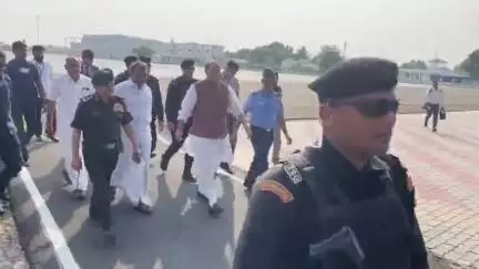 சூலூர்: சூலூர் விமான படை தளம் வந்தடைந்தார் மத்திய பாதுகாப்புதுறை அமைச்சர் ராஜநாத் சிங்