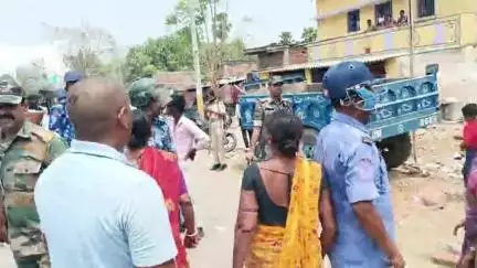 चट्टी गांव में दुर्घटना हुआ पंकज कुमार की मौत गांव वाले ने रोड जाम किया वजीरगंज की प्रशासन ने जबरन लाठी चार्ज किय