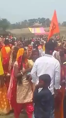आज ग्राम दुगुल मी जल यात्रा का शूब आर ho chuka hai jismein sabhi gramin Janata maujud rahe