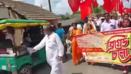 খেজুরি ১: ২০শে এপ্রিল ব্রিগেড সমাবেশের সমর্থনে আজ খেজুরিতে মিছিল করলো CPI(M) উপস্থিত রাজ্য কমিটির সদস্য হিমাংশু দাস