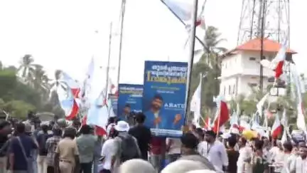 കൊണ്ടോട്ടി: വഖഫ് നിയമത്തിനെതിരെ സോളിഡാരിറ്റി, എസ്ഐഒ സംഘടനകൾ നടത്തിയ കരിപ്പൂർ വിമാനത്താവള മാർച്ചിൽ വൻ സംഘർഷം