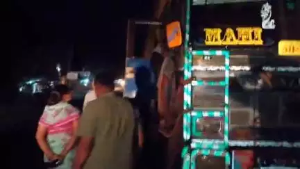 बिना दस्तावेज के मूंग से भरा ट्रक पलियापिपया पकड़ा गया, तहसीलदार ने की कार्रवाई,ट्रक में करीब 15लाख रुपये की मूंग लदी थी