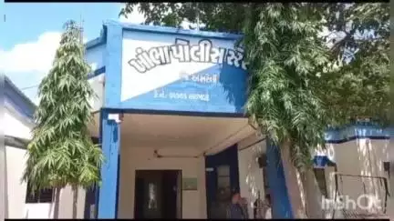 ખાંભા: પીપળવા ગામે મંદિરમાં અને શાકભાજીના વેપારીના મકાનમાં ચોરીની ઘટના બની છે.