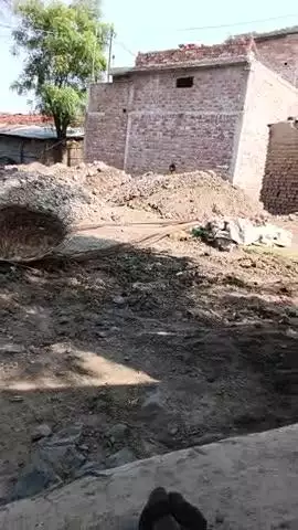 ग्राम डिगवाड में अवैध रूप से रास्ते में खोदे गड्ढे  दिलीप सिंह भिलाला पिता सजन सिंह भीलालको6 फीट जगह कीबदले 4फिटभी,नी दि