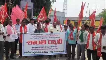 గార్ల: ఆపరేషన్ కగార్ ను వెంటనే నిలిపివేసి మావోయిస్టులతో శాంతి చర్చలు జరపాలని గార్లలో అఖిలపక్ష పార్టీల శాంతి ర్యాలీ