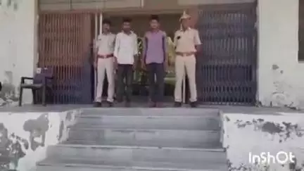 अरथूना: कानेला गांव में घर में घुसकर युवक पर चाकू से हमला करने के मामले में अरथूना थाना पुलिस ने दो आरोपियों को किया गिरफ्तार