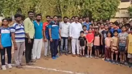 పట్టణంలో కబడ్డీ ఆడిన ఎమ్మెల్యే తాతయ్య