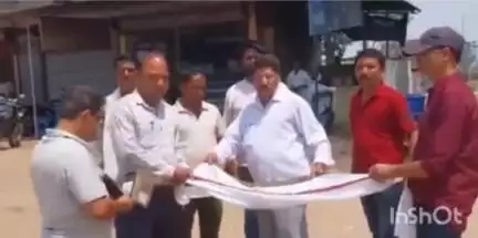 बैहर: सड़क दुर्घटना में गंभीर रूप से घायल महिला के इलाज के लिए समनापुर के ग्रामीणों ने की आर्थिक मदद की की अपील#jansamsaya