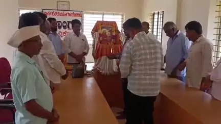 ಕುಕನೂರ: ಬನ್ನಿಕೊಪ್ಪ ಗ್ರಾಮದಲ್ಲಿನ ಗ್ರಾಮ ಪಂಚಾಯತಿ ಕಚೇರಿಯಲ್ಲಿ ಶಿವಶರಣೆ ಹೇಮರೆಡ್ಡಿ ಮಲ್ಲಮ್ಮ ಜಯಂತಿ ಕಾರ್ಯಕ್ರಮ