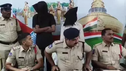 చివ్వెంల: బిబిగూడెం శివారులో వాహనాల తనిఖీల్లో గంజాయి పట్టివేత వివరాలు వెల్లడించిన డీఎస్పీ పార్థసారథి
