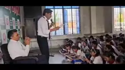 डिवाइन ग्लोबल एकेडमी में किया व्यक्तित्व विकास और स्पोकन सेमिनार का आयोजन,मोटिवेटर जाहिद सैफी ने दिए खास टिप्स 
दहिया