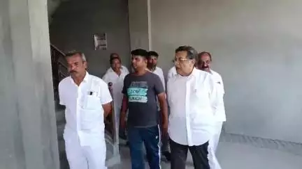 ಕುಣಿಗಲ್: ಪಟ್ಟಣದಲ್ಲಿ ಎಂಎಲ್‌ಸಿ ಸೀತಾರಾಮ್ ಅವರಿಂದ ನಿರ್ಮಾಣ ಹಂತದ ಬಲಿಜ ಭವನ ಕಟ್ಟಡ ಪರಿಶೀಲನೆ