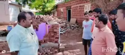 ಲಕ್ಷ್ಮೇಶ್ವರ: ಹರದಗಟ್ಟಿ ಗ್ರಾಮದಲ್ಲಿ ಪಿಎಂ ಆವಾಸ್ ಯೋಜನೆಯ ಫಲಾನುಭವಿಗಳ ಸರ್ವೆ ಕಾರ್ಯ ಪರಿಶೀಲಿಸಿದ ಶಾಸಕ ಲಮಾಣಿ ಭೇಟಿ