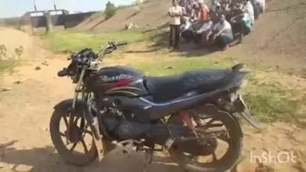 मगरलोड: ग्राम आमाचानी के पास बाइक अनियंत्रित होकर नहर पुल में गिरी, बाइक चालक की हुई मौत