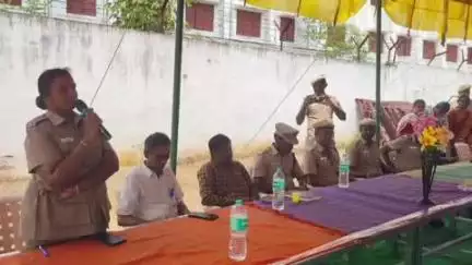 பரமத்தி வேலூர்: கந்தம்பாளையத்தில் தனியார் பள்ளி வாகனங்கள் ஆய்வு மேற்கொள்ளப்பட்டன