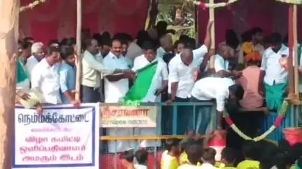 ஆலங்குடி: நெம்பகோட்டையில் நடைபெற்று வரும் ஜல்லிக்கட்டு போட்டி- ஏராளமான பொதுமக்கள் பார்த்து ரசித்து வருகின்றனர்