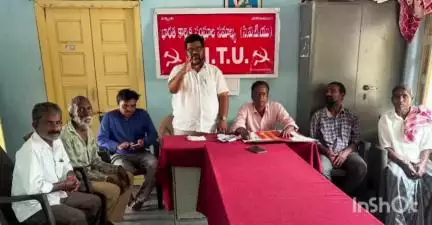 సంగెం: సంగం గీసుకొండ మండల కేంద్రంలో మే 20న సమ్మె  జయప్రదం చేయాలని రౌండ్ టేబుల్ సమావేశం పాల్గొన్న సిఐటియు జిల్లా అధ్యక్షుడు