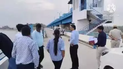आसपुर: सोम कमला आंबा बांध का कलेक्टर ने किया निरीक्षण