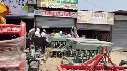जिंतूर: जिंतूर शहरातील मुख्य व्यापारी परिसरात तीन दुकानात चोरी रोख सहा लाख रुपयांसह विविध वस्तू लंपास