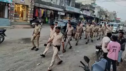 નેત્રંગ: નેત્રંગ પોલીસનું ટાઉન વિસ્તારના માર્ગ્રો પર ફૂટ પેટ્રોલિંગ...
