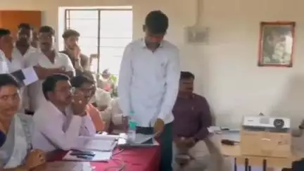 मंगळवेढा: आठ दिवसात पिकविमा संदर्भातील सर्व तक्रारींचा निपटारा करा, आमदार समाधान आवताडे यांच्या पीकविमा अधिकाऱ्यांना सूचना