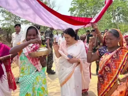 बरवाडीह: बरवाडीह मंडल डैम परियोजना स्थल पर मुख्य सचिव ने अधिकारियों के साथ बैठक की