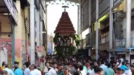 உத்திரமேரூர்: உத்திரமேரூரில் உள்ள ஸ்ரீ சுந்தர வரதராஜ பெருமாள் திருக்கோவிலில் திருத்தேர் உற்சவம் நடைபெற்றது