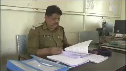 राऊ: खेत की फेंसिंग के तारों को लेकर भाइयों में विवाद, बेटे ने मां के साथ भी की झड़प, राऊ के रंगवासा का मामला