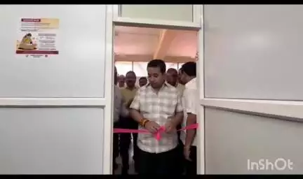 कणकवली: कणकवली रेल्वे स्थानकावर उभारण्यात आलेल्या ममता कक्षाचे लोकार्पण पालकमंत्री नितेश राणे यांच्या हस्ते लोकार्पण