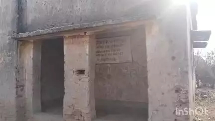 मनिका: बेलवाटार टोला के आंगनबाड़ी केंद्र भवन की छत जर्जर #jansamasya