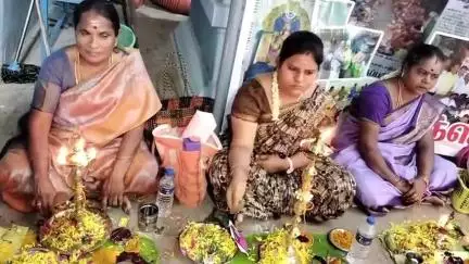 ஆண்டிப்பட்டி: பாப்பம்மாள்புரம் பகவதி அம்மன் கோவிலில் மழை வேண்டி 208 சுமங்கலி, கன்னிப்பெண்கள் குத்து விளக்கு பூஜை செய்தனர்