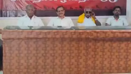 அவிநாசி: அவிநாசிபுரம் பகுதியில் உள்ள மார்க்சிஸ்ட் கம்யூனிஸ்ட் கட்சி அலுவலகத்தில் அனைத்து தொழிற்சங்க ஆலோசனைக் கூட்டம் நடைபெற்றது