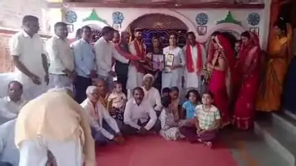 प्रभात पट्टन: वायगांव में छात्रा के दसवीं कक्षा में प्रथम स्थान पाने पर ग्रामीणों ने किया स्वागत