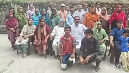 जसवां: जसवा प्रागपुर के विधायक विक्रम ठाकुर ने पोलिंग बूथ जदामन में जनसंपर्क अभियान में लिया हिस्सा