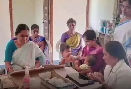 మాచారెడ్డి: చుక్కాపూర్ గ్రామంలో నిర్వహిస్తున్న టీకాల ప్రక్రియను పర్యవేక్షించిన : ఆరోగ్య పర్యవేక్షకురాలు గీత